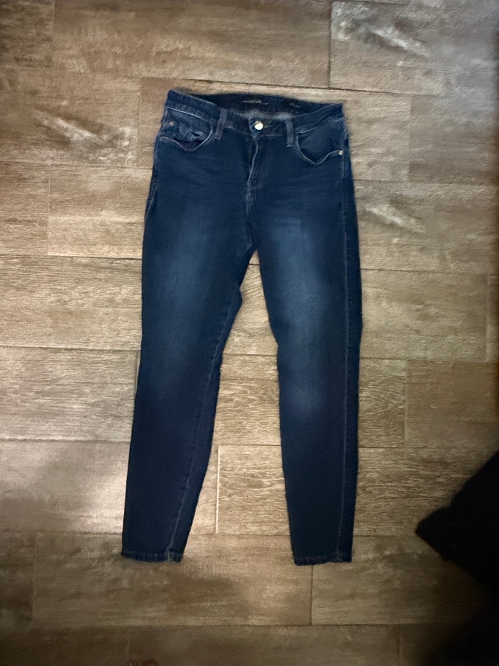 Guess Women’s Dark Indigo Skinny Jeans mid rise
